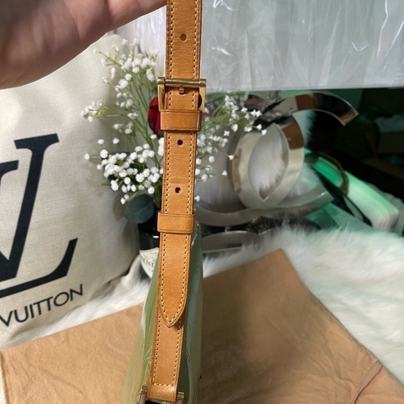 AUTHENTIC LOUIS VUITTON VERNISE LEATHER THOMPSON STREET GREEN/BLUE SHOULDER BAG - Picture 7 of 15